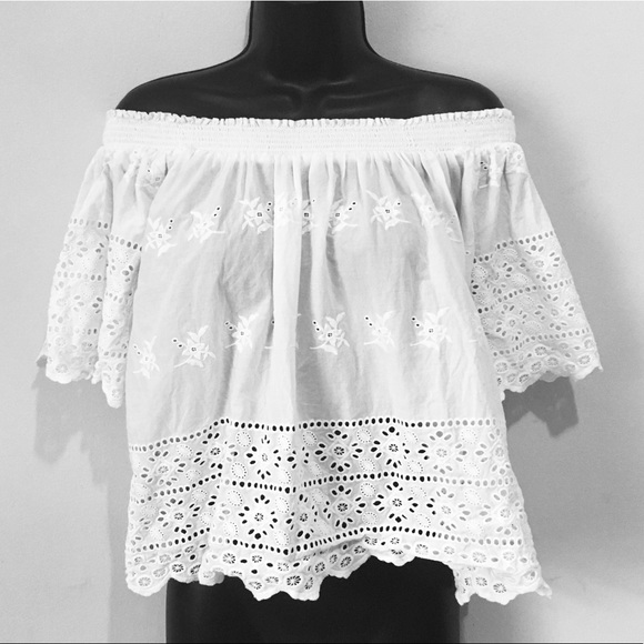 Forever 21 Tops - Forever 21 white off the shoulder top size medium